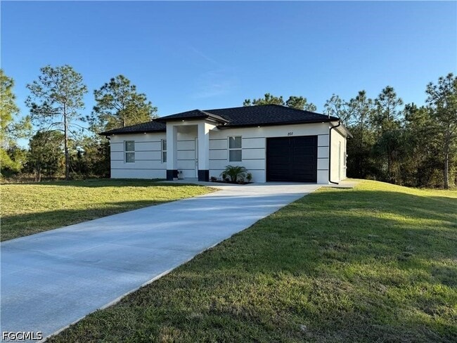 Photo - 207 W 15th St