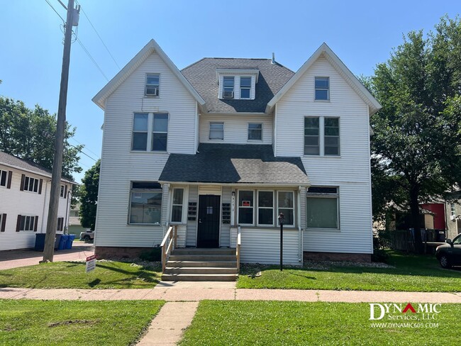 Building Photo - 517 W 9th St Unit Apt. 1