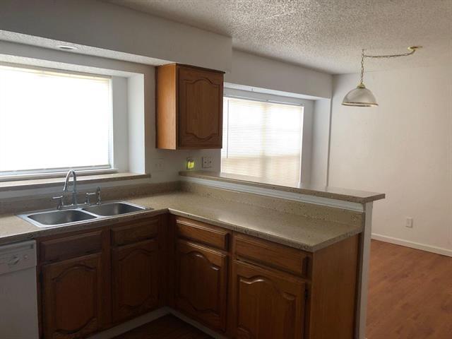 Photo - 2021 Meadow Park Dr