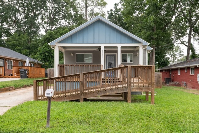 Building Photo - 1387 Lyle Ave Rental