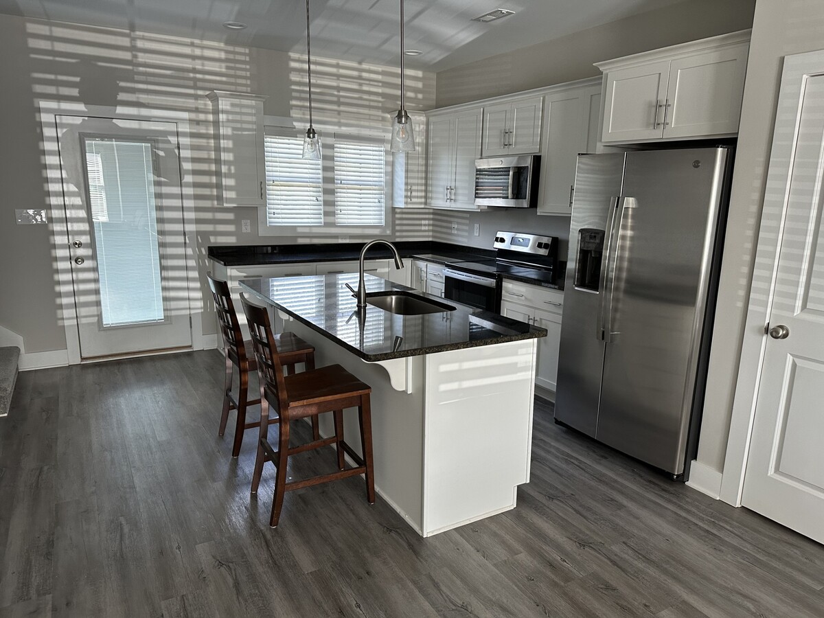 Photo - 131 English Commons Dr