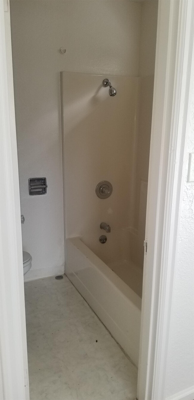 Photo - 1010 Garnet St NE