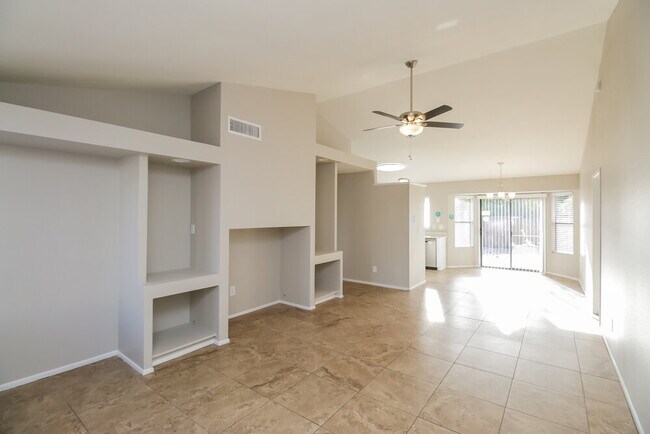 Photo - 657 W Shawnee Dr