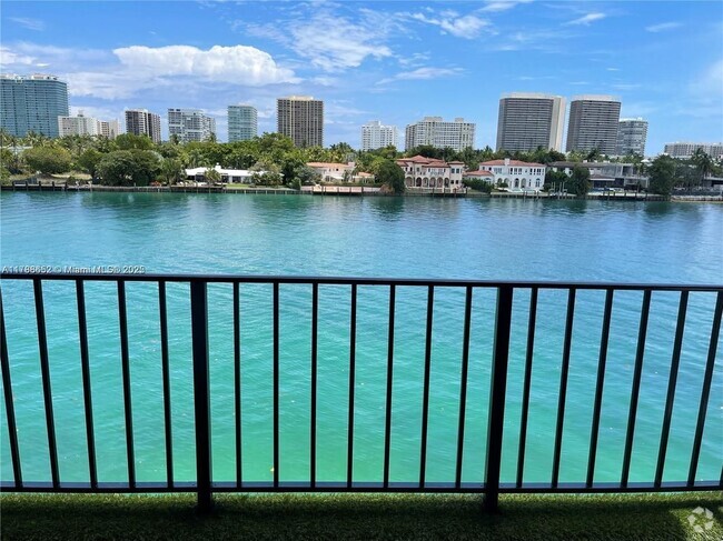 Building Photo - 10101 E Bay Harbor Dr Rental