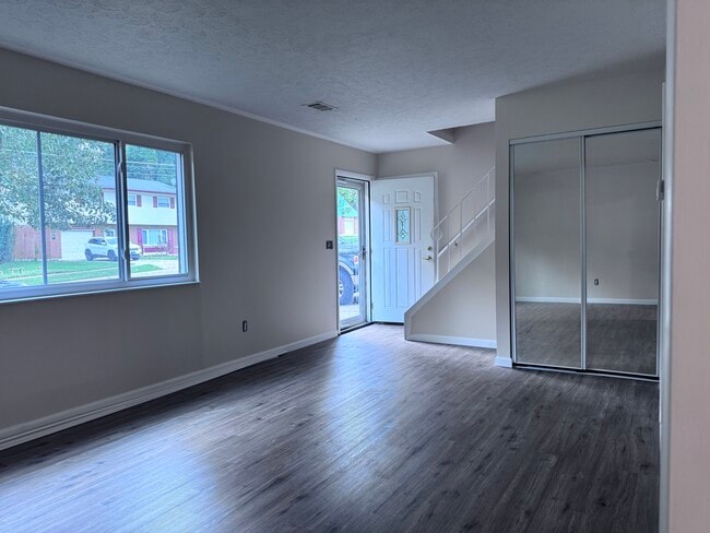 Photo - 5589 Goldenrod Dr