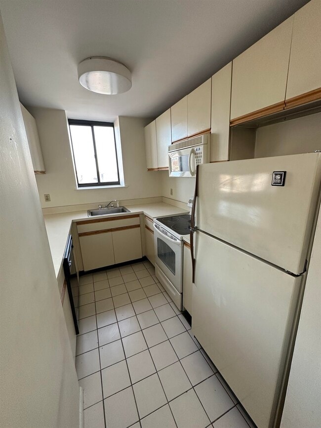 Photo - 300 Newark St. Unit 8M