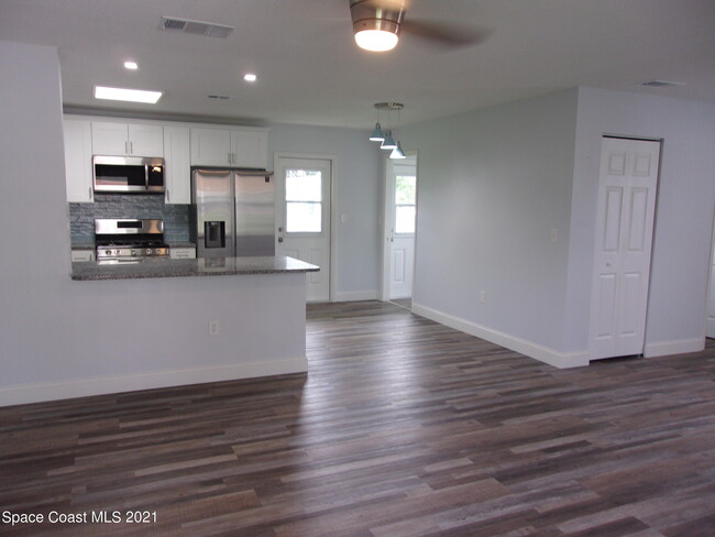 Photo - 1240 N Singleton Ave