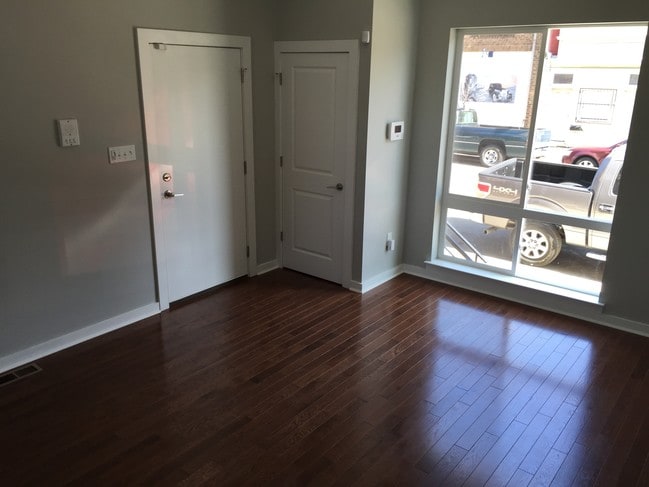 Living Room / Closet - 1806 Frankford Ave Unit A