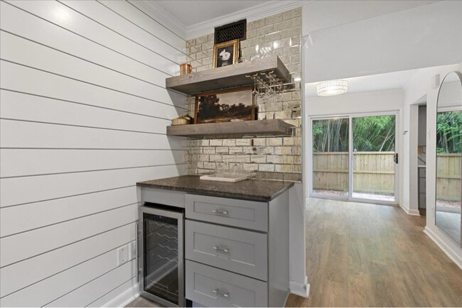 Photo - 100 Biscayne Dr NW