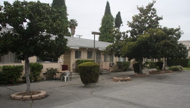 Photo - 908 E Chevy Chase Dr Unidad K