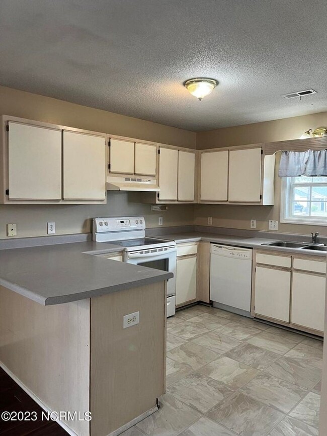 Photo - Welcome to Charlton Road!