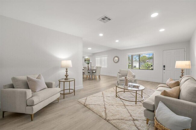 Photo - 4135 Des Moines St NE