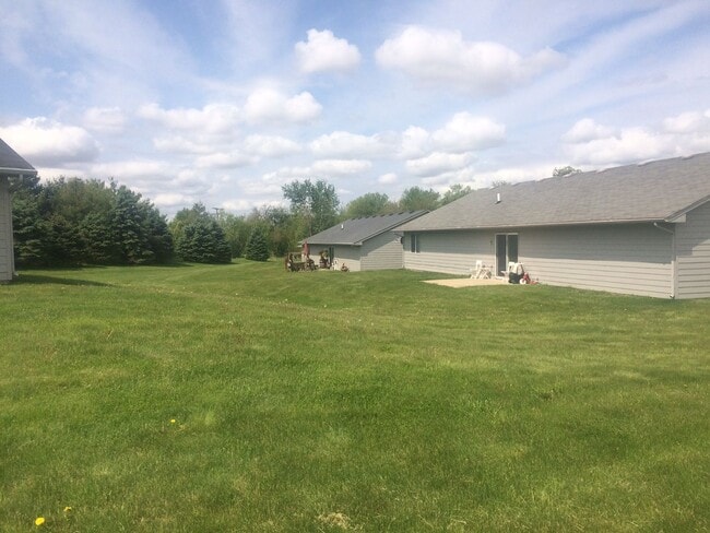 Photo - 3 Bedroom Home for rent in Newton, IA Unit 1121 S. 17th Ave W.