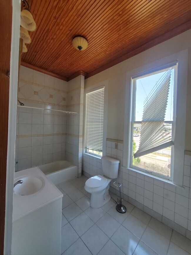 Spacious 4 Bedroom, 2 1/2 bath. Beach Views! House House Rental in