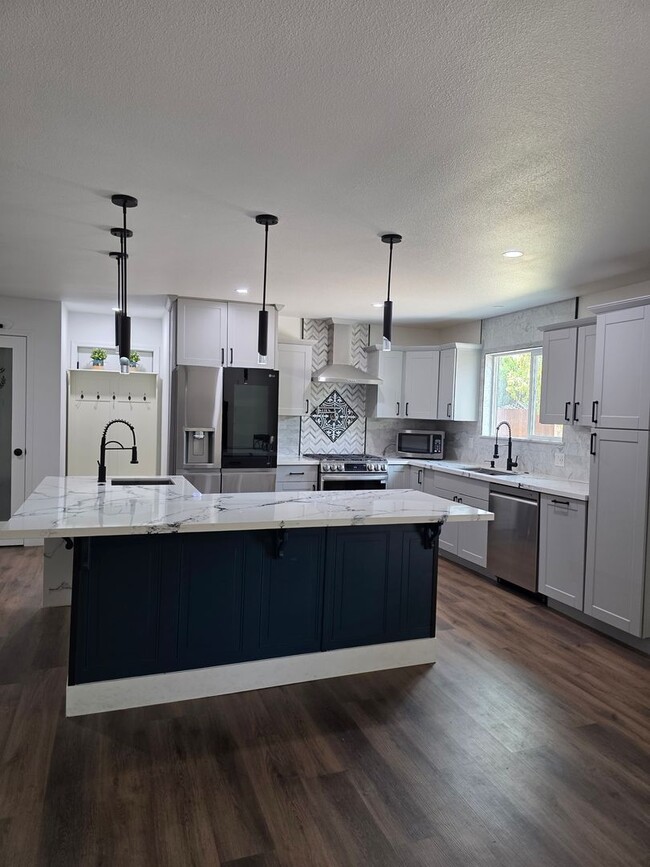 Photo - 3280 Everett Dr