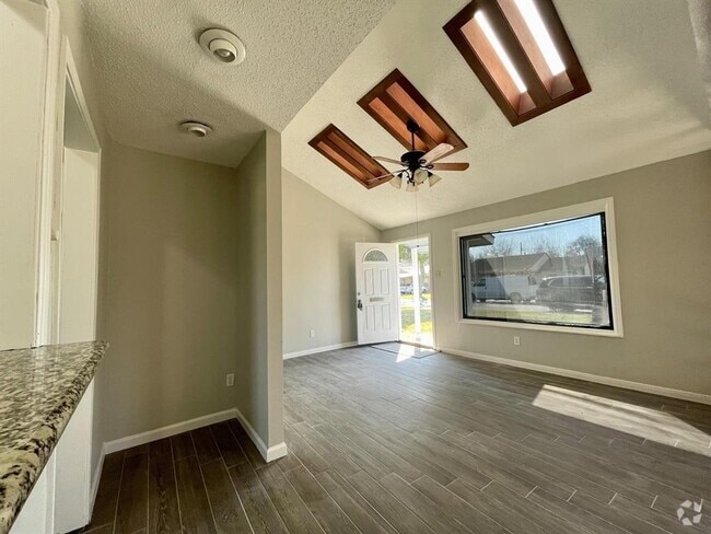 Building Photo - 1009 Longley St Rental