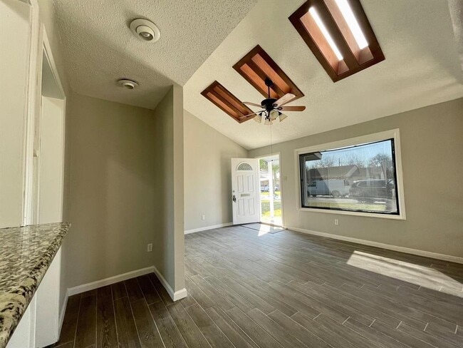 Photo - 1009 Longley St House
