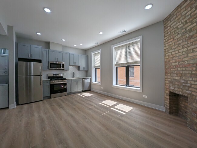 Photo - 423 W Belden Ave