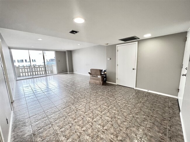 Photo - 2016 Main St Unit 1905