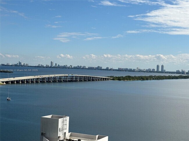 Building Photo - 480 NE 30th St Unit 1702