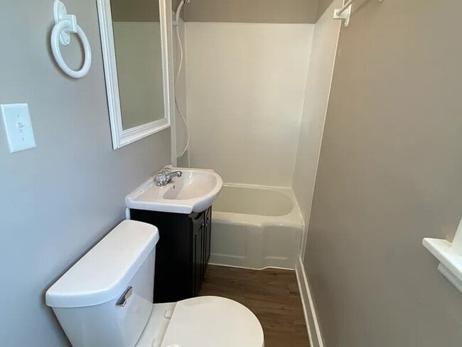 Photo - 2012 Madison St Unit upper