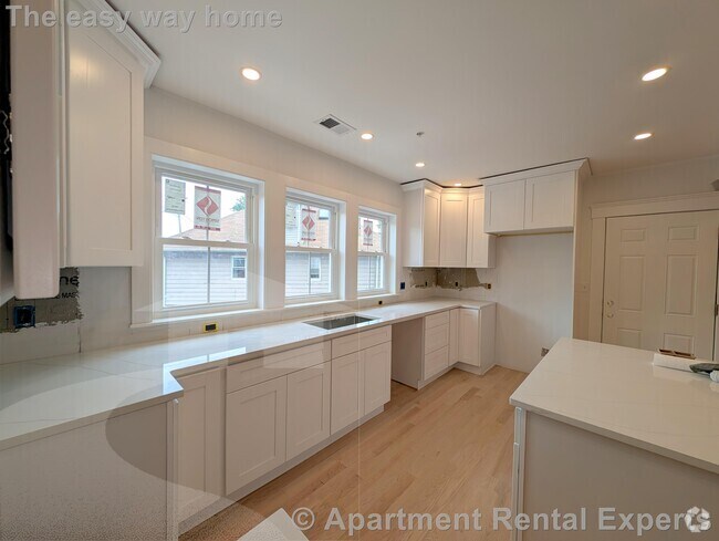 Building Photo - 86 Orchard St Rental