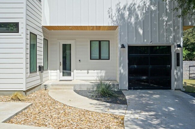 Photo - Best free standing 2 bed 2 bath House in great location