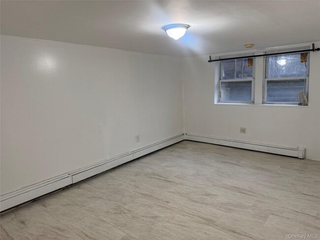 Photo - 32-11 69th St