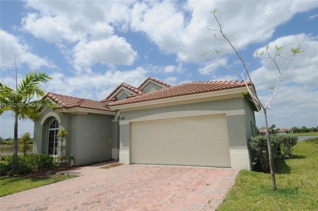 Building Photo - 2173 SE 2nd St