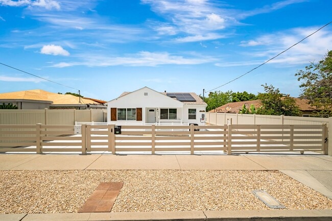 Photo - 10951 Whitegate Ave