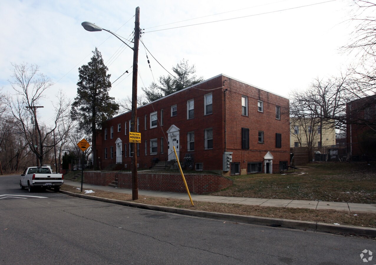 Photo - 407 Lebaum St SE