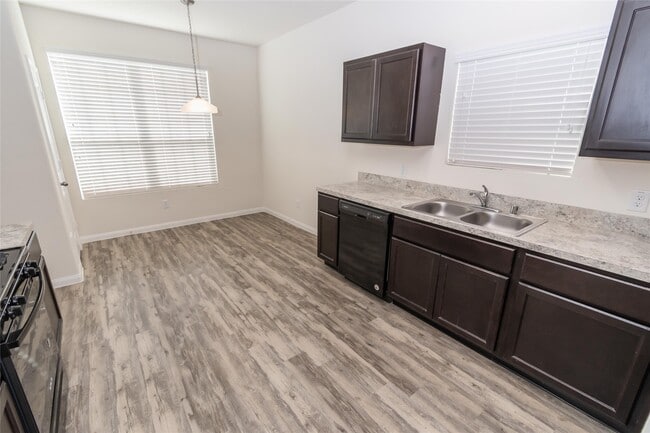 Photo - 26 Lazy Swing Ct