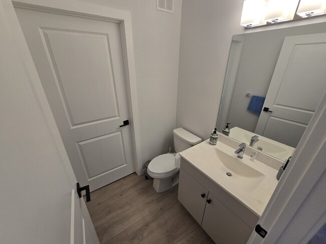 Photo - 28 Stoneknife Cres