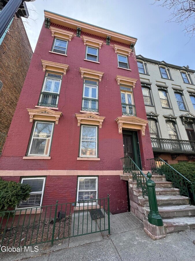 Photo - 2 Madison Pl Unit 1