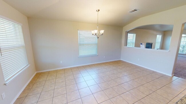 Photo - Pre-Holiday Move-In Special!!! Wonderful 3...