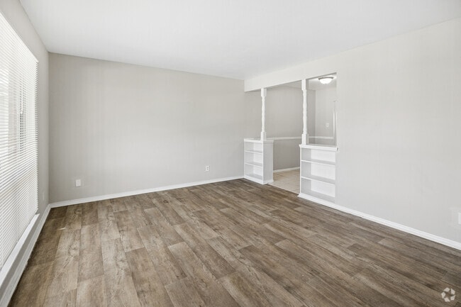 1BR, 1BA - 731SF - Living Room