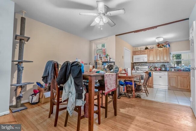 Building Photo - 915 N 6th St Rental