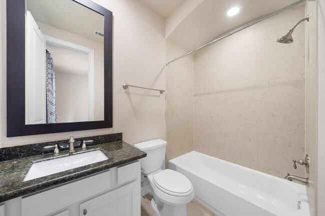 Photo - 1048 W 21st St