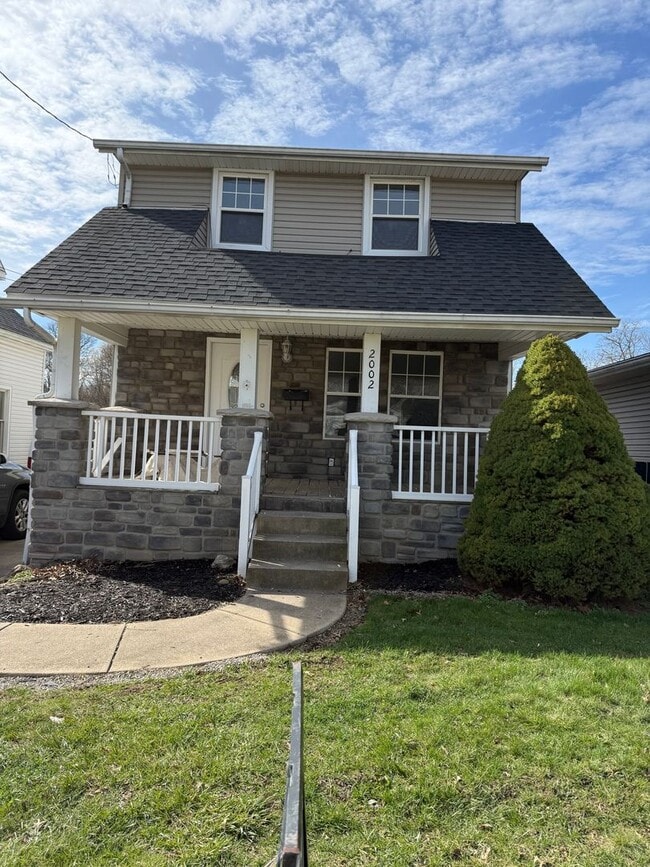 Building Photo - 3 Bedroom 1 1/2 Bath House