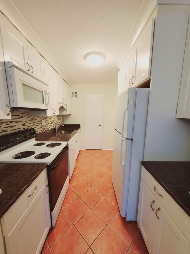 Photo - 44 Strawberry Hill Ave Condo Unit 5