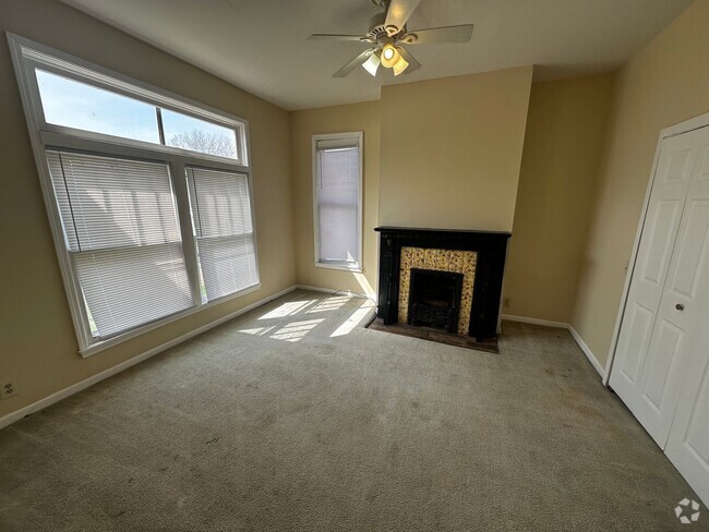 Building Photo - 2703 Olive St Unit 2703 Olive St. Rental