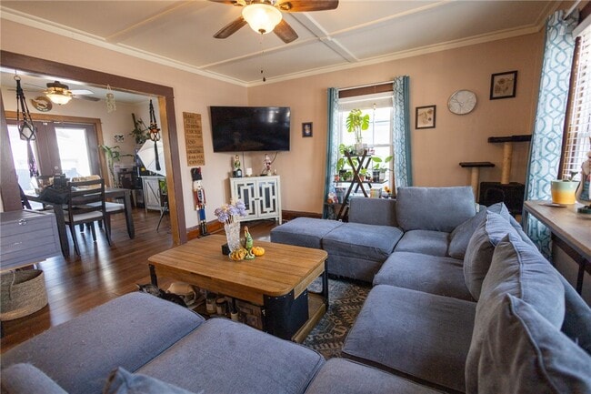 220 Kingsbury Ave