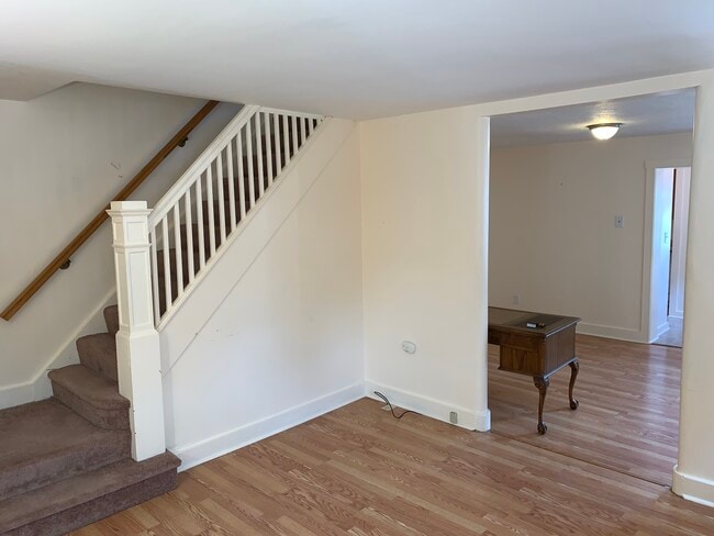 Photo - 1666 Chislett St