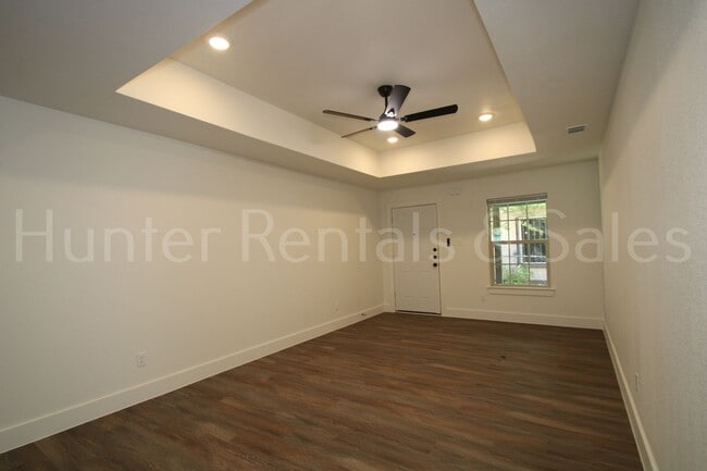 Photo - 1811 Elkins Ave