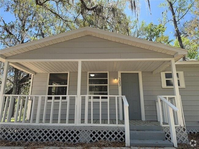 Building Photo - 203 D St Rental