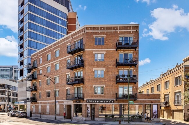 Building Photo - 544 N Milwaukee Ave Unit 501 Rental