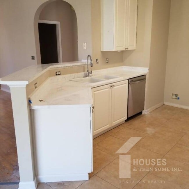 Photo - 210 Stapleford Park Dr