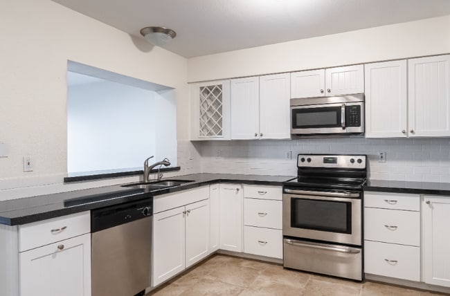 Photo - 2706 E Dahlia Dr