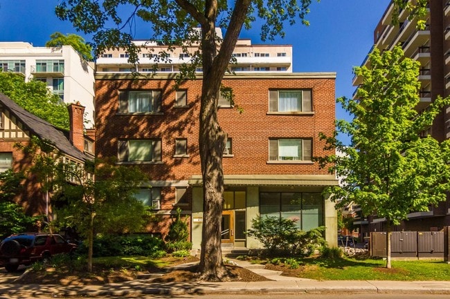 Building Photo - Golden Triangle Apartments