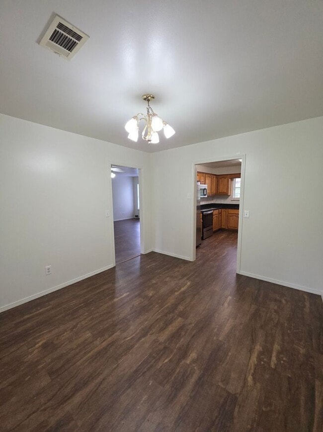 Photo - 611 Preston Dr